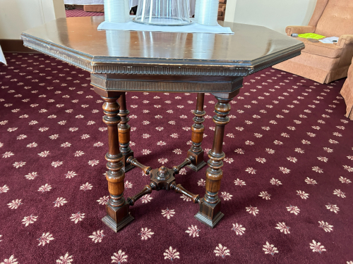 (1) VICTORIAN OCTAGONAL TABLE