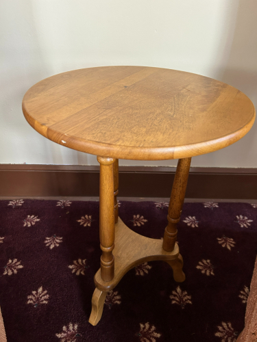 ROUND WOODEN IDE TABLE