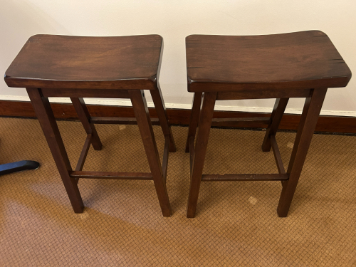 (2) WOODEN BAR STOOL