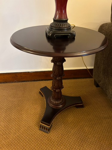 (2) TRADITIONAL ROUND ACCENT TABLES