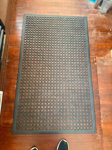 5' X 3' BLACK RUBBER KITCHEN MAT
