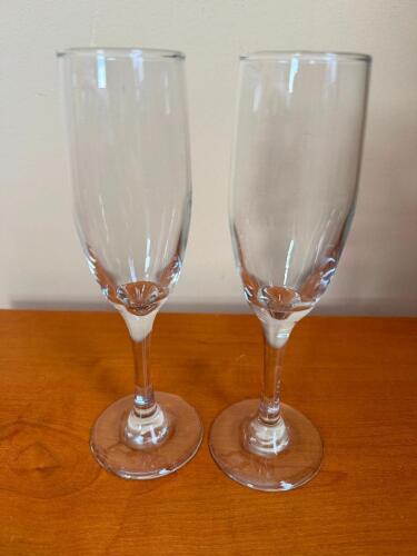 (18) CHAMPAGNE FLUTES