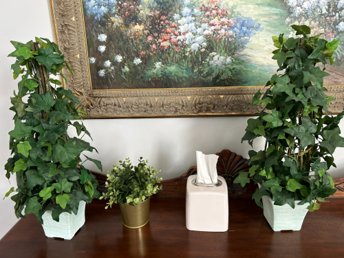 (1) LOT OF ASSORTED D&Eacute;COR