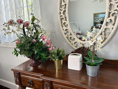LOT OF DECOR