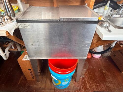 STAINLESS ICE KEEPER