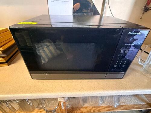 PANASONIC 1000 WATT MICROWAVE.