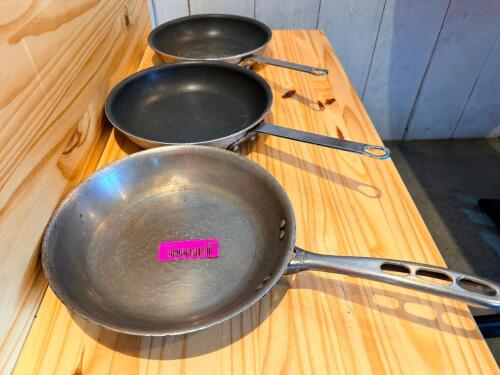 (3) 9" SKILLETS