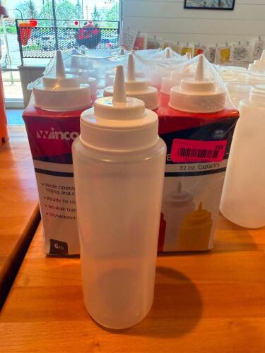 (1) LOT OF PLASTIC SQUEEZE BOTTLES.