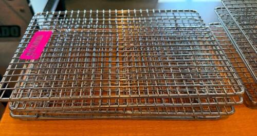 (4) 1/4 SIZE WIRE COOLING PANS