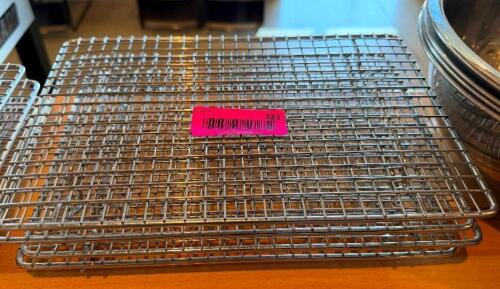 (4) 1/4 SIZE WIRE COOLING PANS