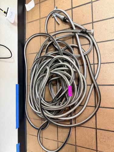 100' GARDEN HOSE W/ NOZZLE