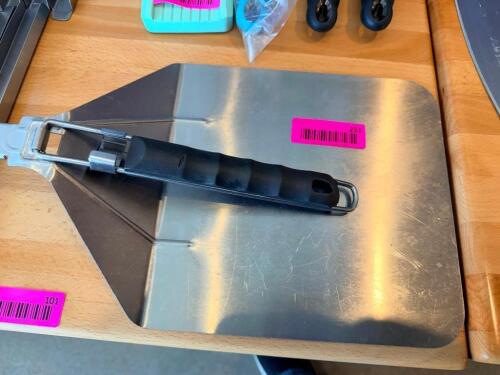 (1) LOT OF STAINLESS DIVIDERS AND (1) STAINLESS PIZZA PADEL