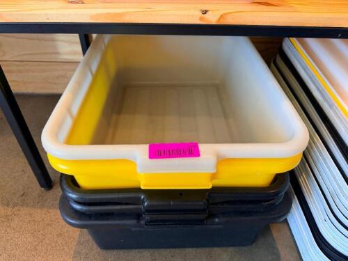 (4) PLASTIC BUS TUBS W/ LIDS