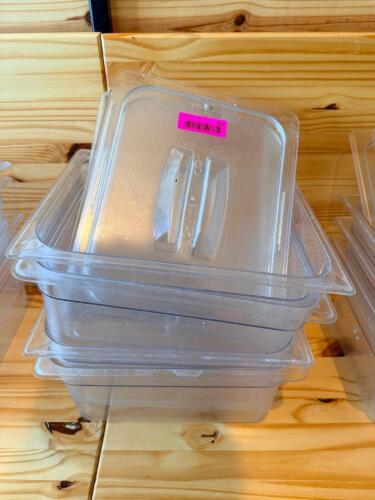 (4) HALF SIZE PLASTIC INSERTS W /LIDS