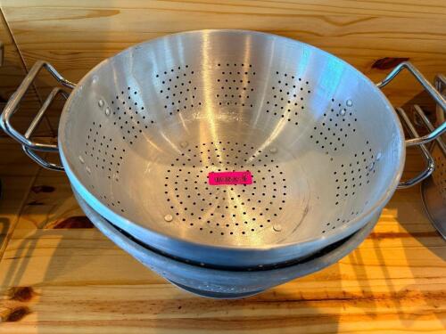 (2) COLANDERS