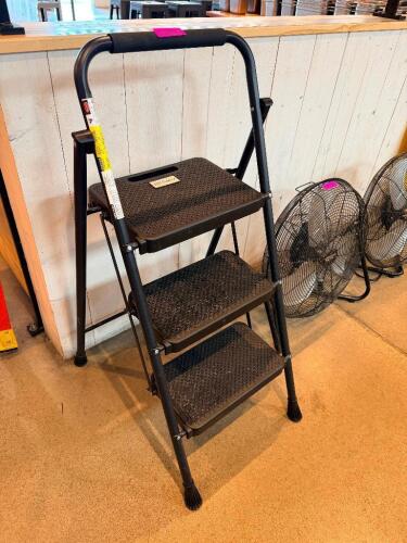 THREE STEP FOLDING LADDER