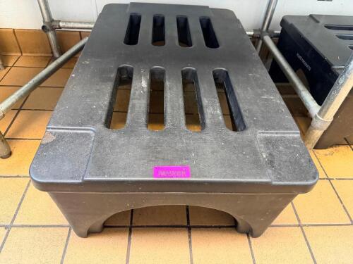 36" CAMBRO HEAVY DUTY BLACK PLASTIC DUNNAGE RACK.