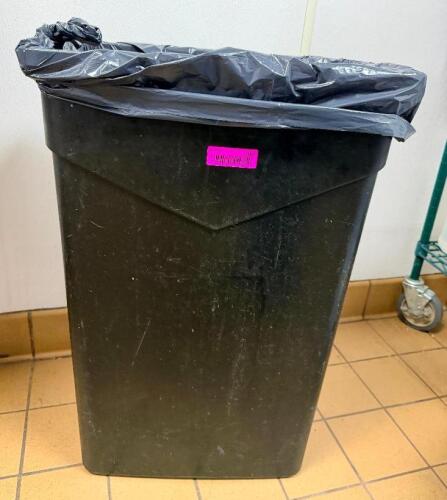 (1) 20 GALLON BLACK BAR SIDE TRASH CAN.