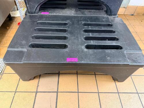 36" CAMBRO HEAVY DUTY BLACK PLASTIC DUNNAGE RACK.