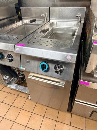 DESCO SINGLE WELL GAS PASTA COOKER WITH STAINLESS STEEL CONSTRUCTION, INTEGRATED WATER FILL FAUCET, AND BASKET INSERT. UNIT FEATURES FRONT CONTROL KNOB AND LOWER ACCESS PANEL WITH INTERNAL GAS COMPONENTS.