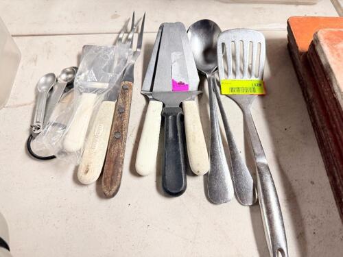 (1) LOT OF ASSORTED UTENSILS