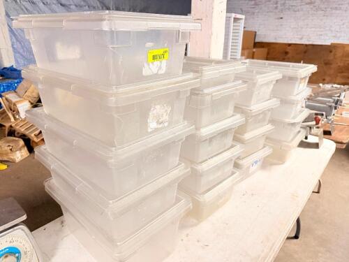 (15) 3 GALLON PLASTIC CONTAINERS W/ LIDS