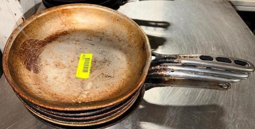 (6) 9" SKILLETS.