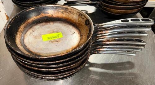 (6) 9" SKILLETS.