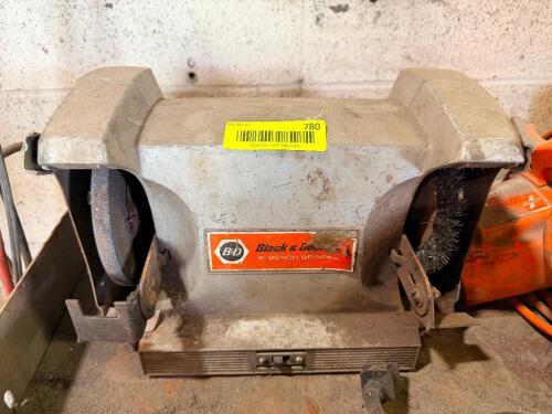 BLACK AND DECKER 6" BENCH TOP GRINDER.