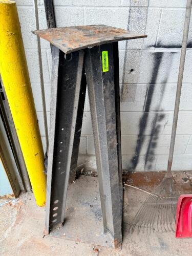 HEAVY DUTY METAL STAND