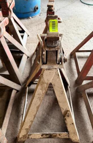 (2) HEAVY DUTY JACK STANDS