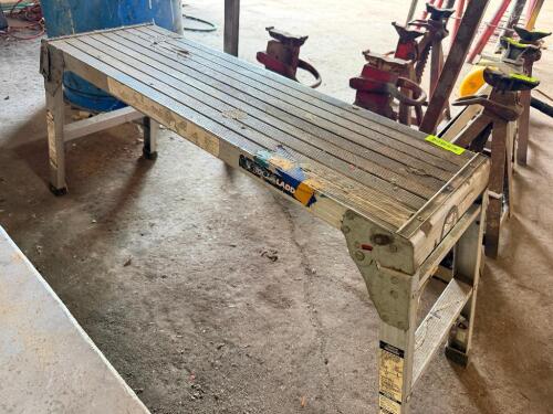 ALUMINUM PLATFORM LADDER
