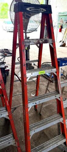 WERNER 6' FIBERGLASS LADDER.