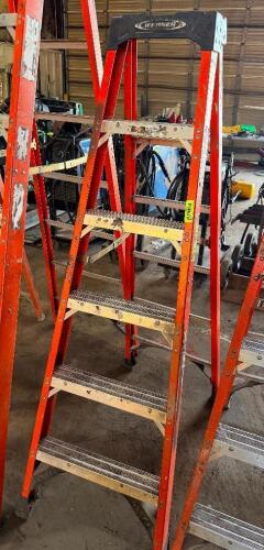 WERNER 6' FIBERGLASS LADDER.