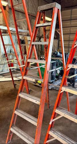 8' FIBERGLASS LADDER.