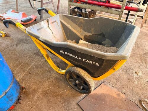 GORILLA CARTS HEAVY DUTY WHEELBARROW.