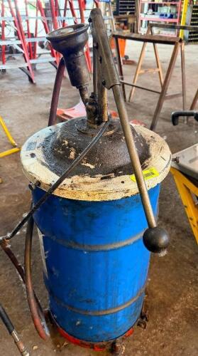 MOBILE GREASE CADDY W/ PUMP/