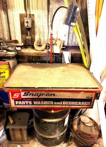 SNAP ON PARTS WASHER W/ WORK LIGHT.