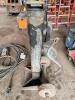 MECHANICAL RATCHET JACK WITH STEEL FRAME, CRANK HANDLE OPERATION, AND FLAT LOAD PLATFORM. SOLID BASE WITH WHEELS FOR POSITIONING - 2
