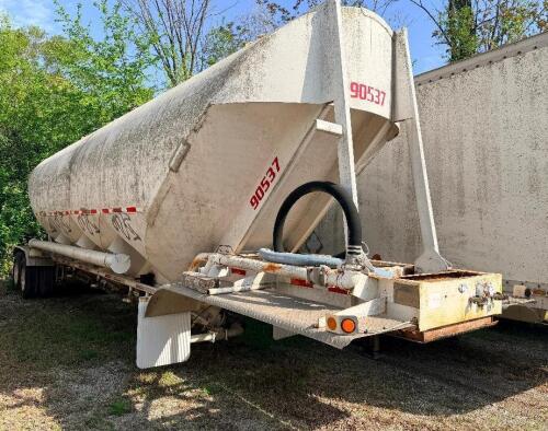 FRUEHAUF PNEUMATIC DRY BULK TANK TRAILER WITH ALUMINUM TANK, MULTIPLE HOPPER DISCHARGE SYSTEM, REAR CONTROL VALVES, AND DUAL AXLE CONFIGURATION. . EQUIPPED WITH ACCESS LADDER, TOP HATCHES, AND AIR SYSTEM COMPONENTS.