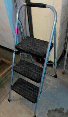 THREE STEP FOLDING LADDER