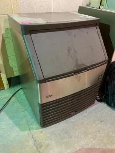 MANITOWOC 215 LB. WATER COOLED UNDER COUNTER ICE MACHINE