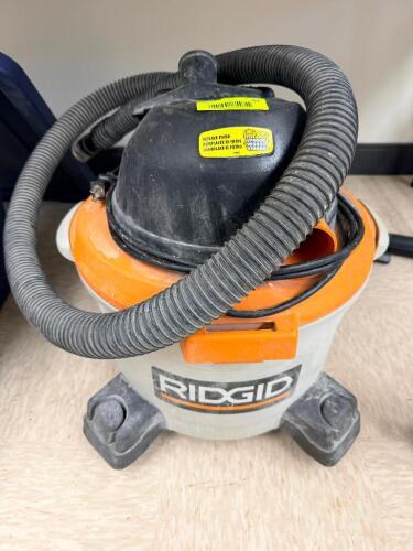 RIDGID 6 GALLON WET / DRY SHOP VAC WITH HOSE AND ATTACHMENTS