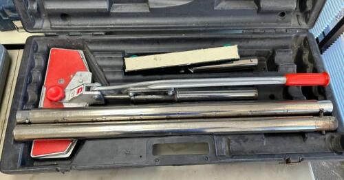 ROBERTS 10-237 CARPET STRETCHER W/ CASE.