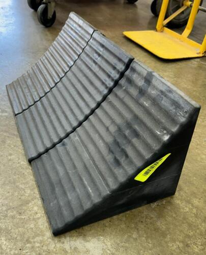 (3) HEAVY DUTY RUBBER WHEEL CHOCKS