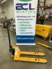 2 TON NARROW FORK LIFT. - 2