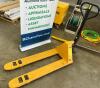 2 TON NARROW FORK LIFT. - 2