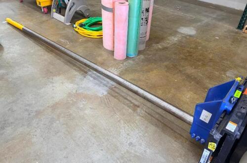 FORKLIFT MOUNTED CARPET POLE ATTACHMENT WITH STEEL ROD, MOUNTING BRACKET, AND RETAINER PLATE