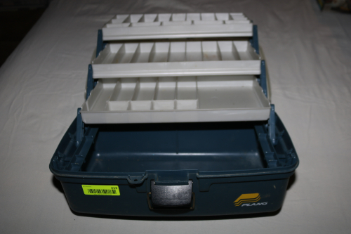 VINTAGE PLANO FISHING TACKLEBOX