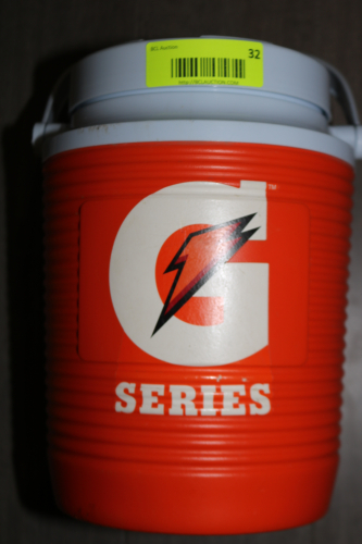 GATORADE 1 GALLON INSULATER WATER JUG / MINI COOLER